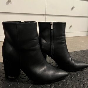 Calvin Klein 9.5 black leather boot